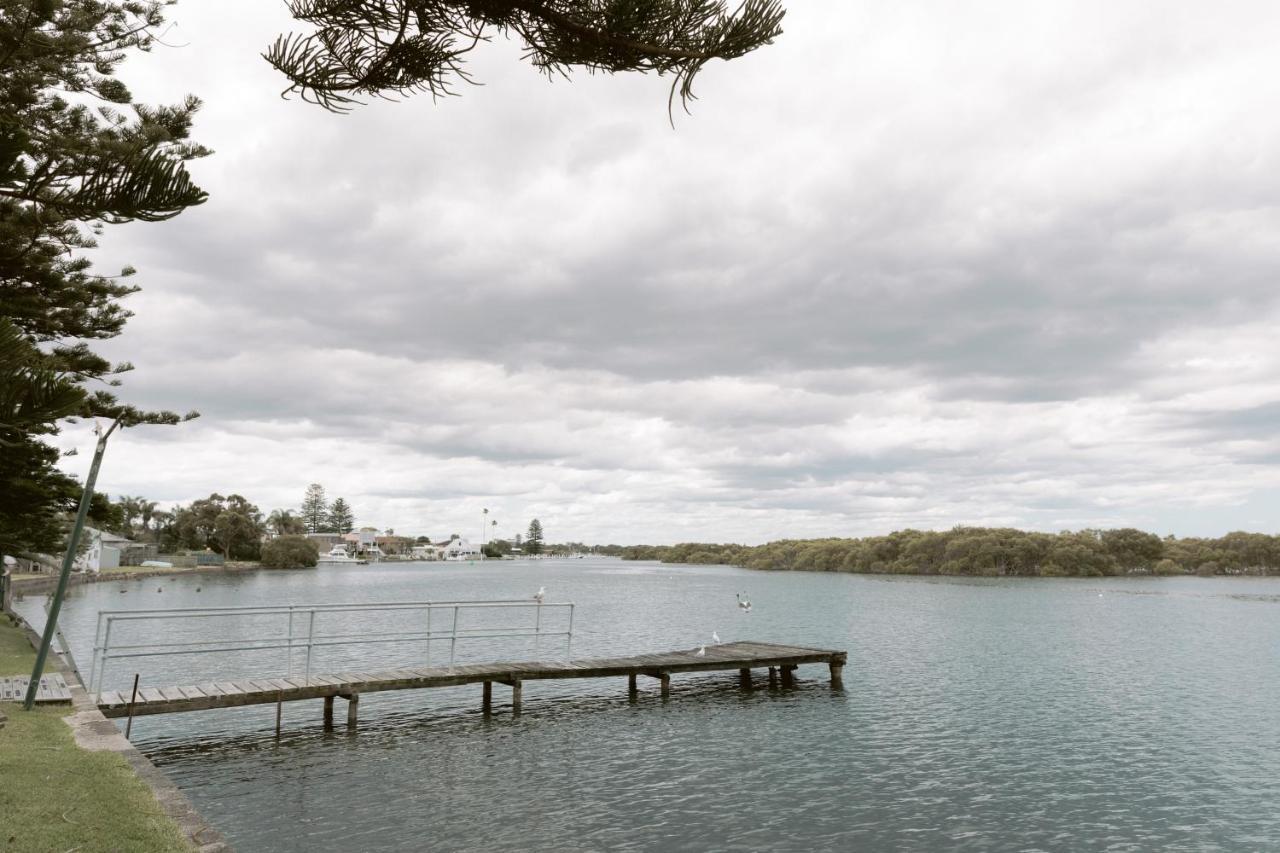 Black Swan Waterfront Motel (Adults Only) スワンジー エクステリア 写真