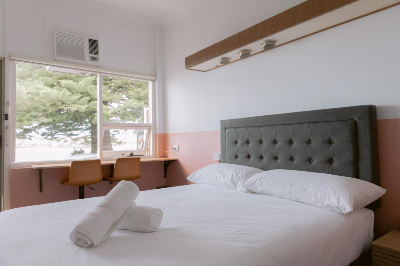 Black Swan Waterfront Motel (Adults Only) スワンジー エクステリア 写真