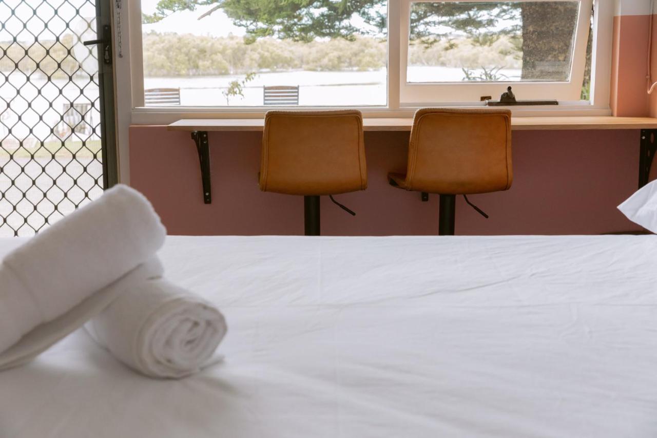 Black Swan Waterfront Motel (Adults Only) スワンジー エクステリア 写真