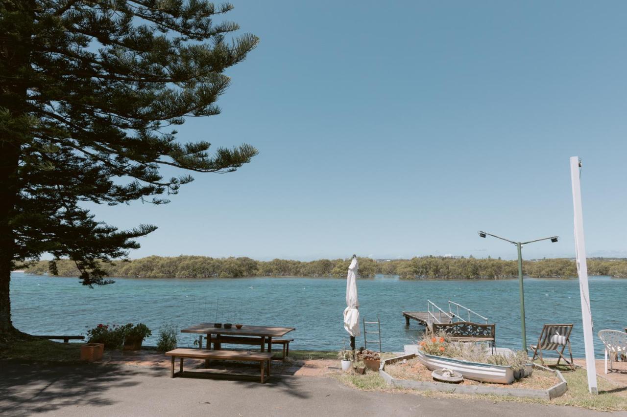 Black Swan Waterfront Motel (Adults Only) スワンジー エクステリア 写真