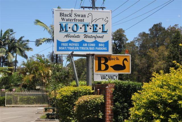 Black Swan Waterfront Motel (Adults Only) スワンジー エクステリア 写真